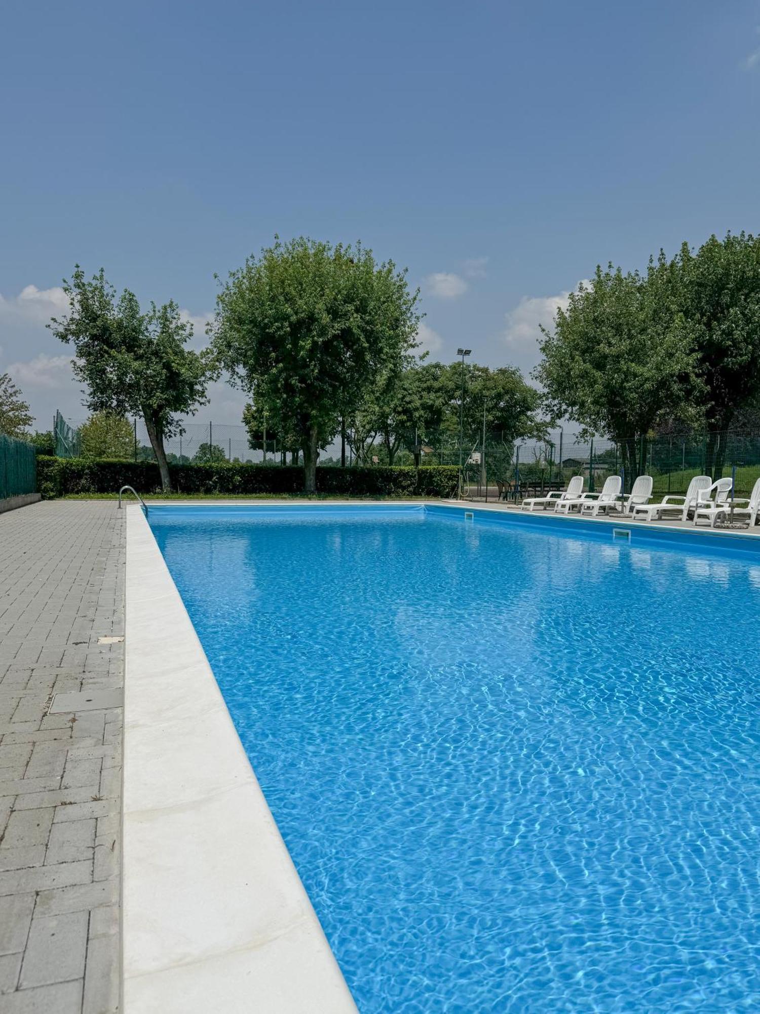 Kandinski Apartment - With Pool سيتيمو ميلانيزي المظهر الخارجي الصورة